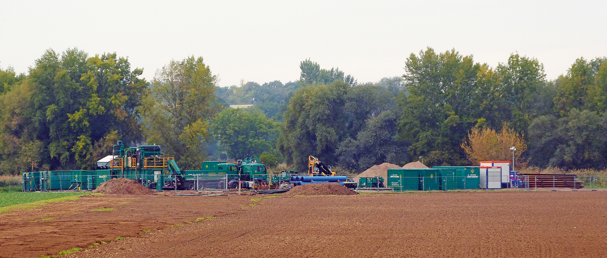 Construction site equipment for the large drilling rig